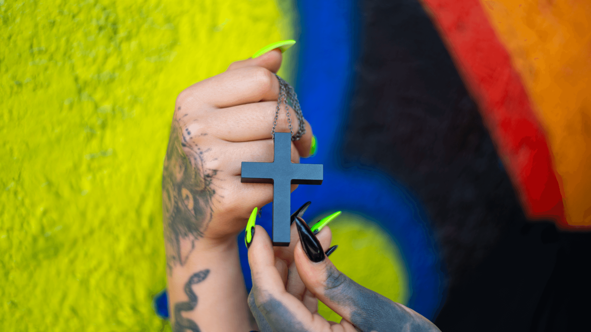 Reductivist jewelry lifestyle